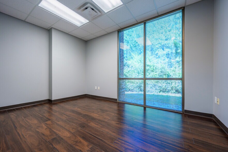 More Photos Of 4275 Johns Creek Pky, Suwanee Unknown For Lease