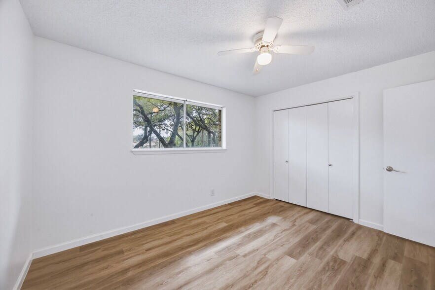 More Photos Of 7900 Hudson Loop, Austin Contractor Storage Yard For Lease