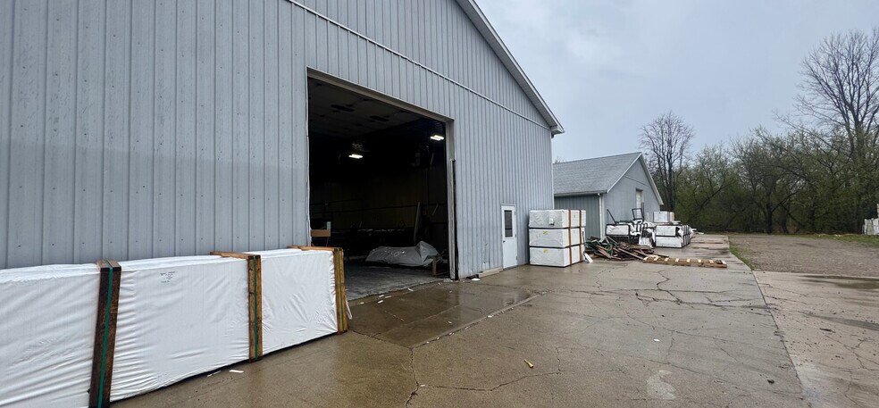More Photos Of 5260 S Clinton Trl, Eaton Rapids Manufacturing For Lease