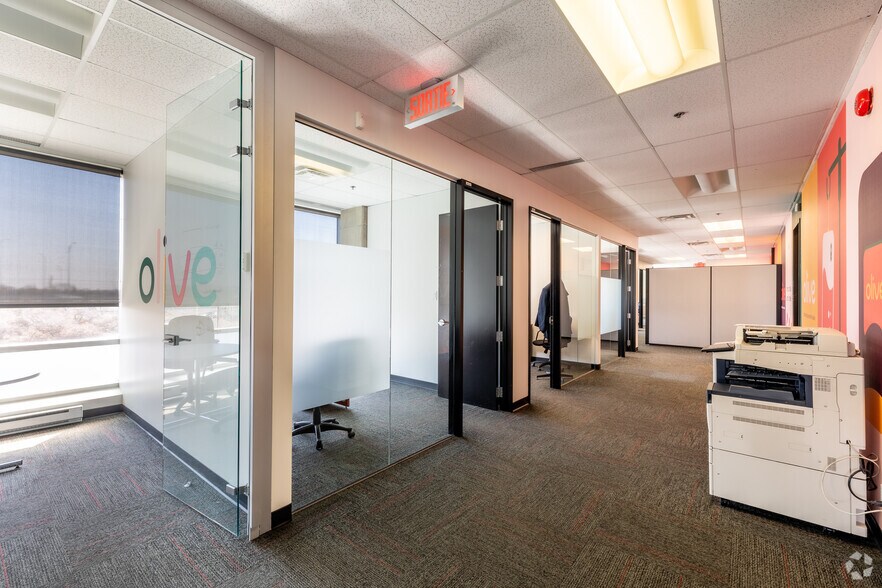 More Photos Of 7055 Boul Taschereau, Brossard Office For Lease