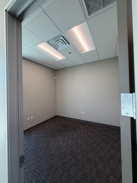 More Photos Of 4670 W Silverado Ranch Blvd, Las Vegas Warehouse For Lease