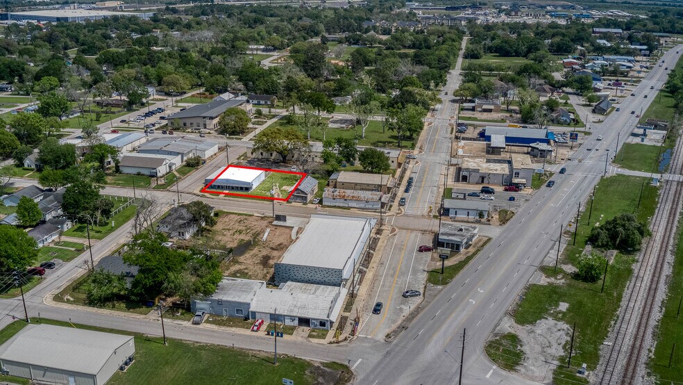 More Photos Of 1118 Smith St, Waller Showroom For Sale