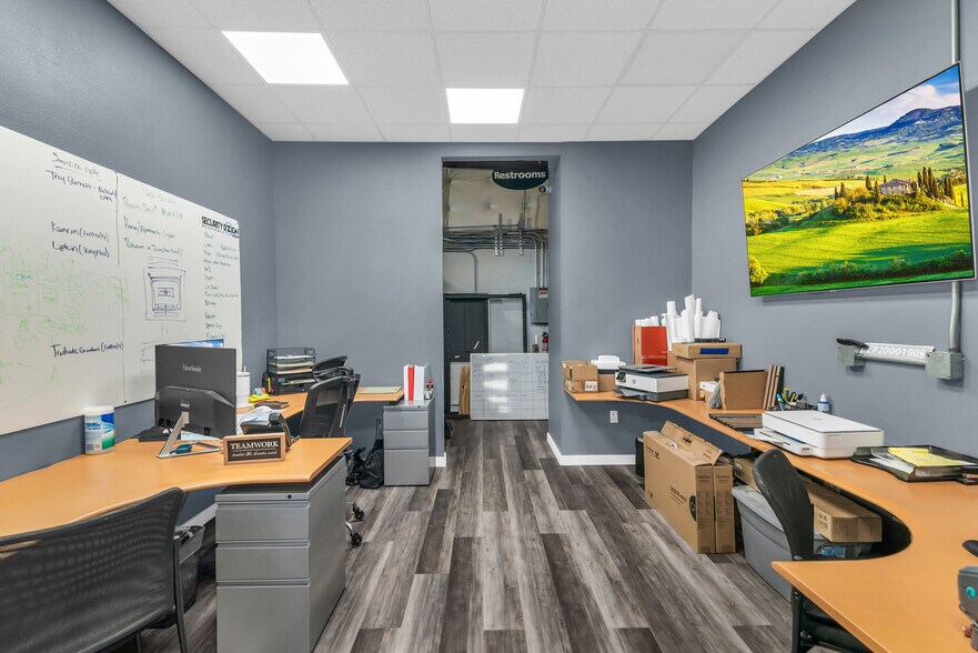 More Photos Of 333 Gordon St, Sanford Light Manufacturing For Sale