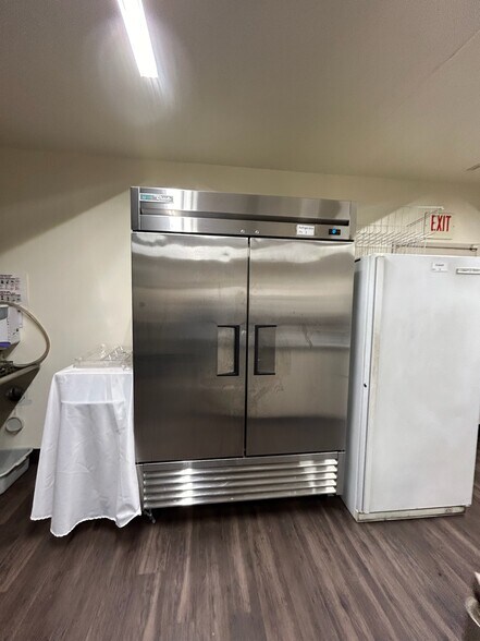 More Photos Of 101 W Clinton Ave, Fresno Specialty For Sale