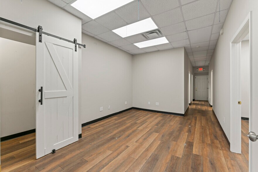 More Photos Of 38 E Main St, Hampton Medical For Lease