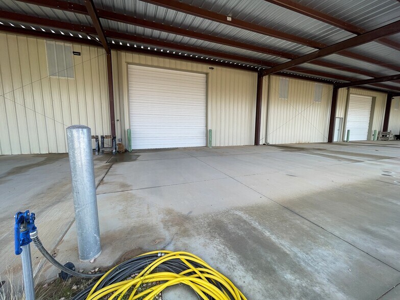 More Photos Of 825 Cannonball dr, Big Water Research And Development For Lease