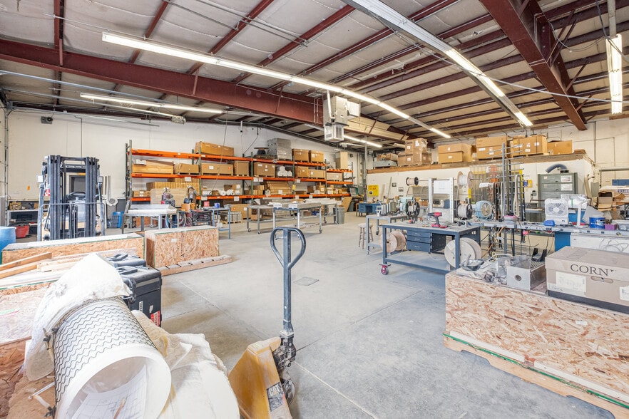 More Photos Of 330 N Front St, Ripley Flex For Sale