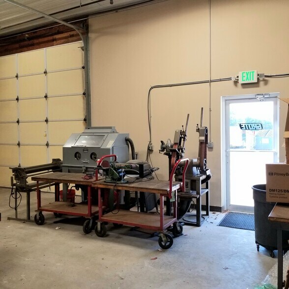 More Photos Of 1217-1249 Arrowhead Ct, Crown Point Warehouse For Lease