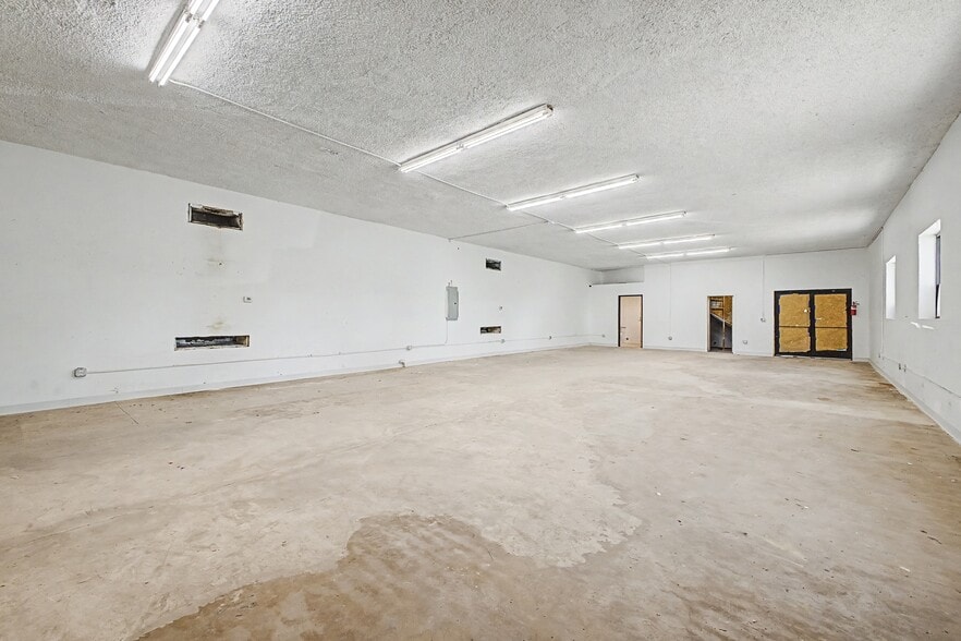 More Photos Of 1805 W Van Buren St, Phoenix Storefront Retail Office For Sale