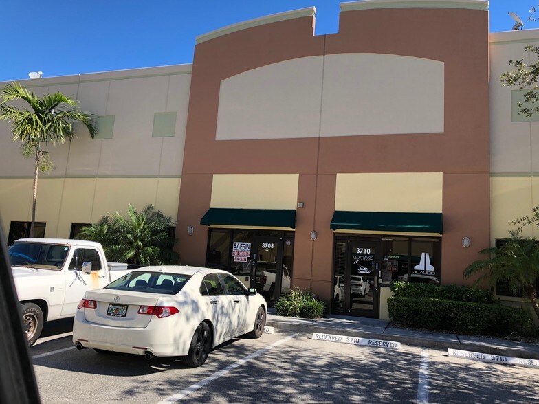 More Photos Of 3700-3718 SW 30th Ave, Fort Lauderdale Warehouse For Sale