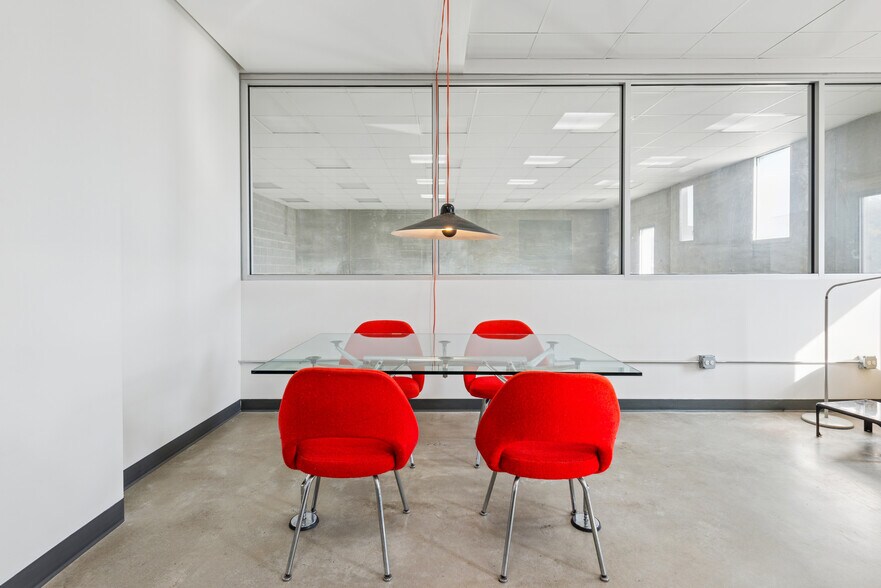 More Photos Of 2058 W Grand Ave, Chicago Loft Creative Space For Sale