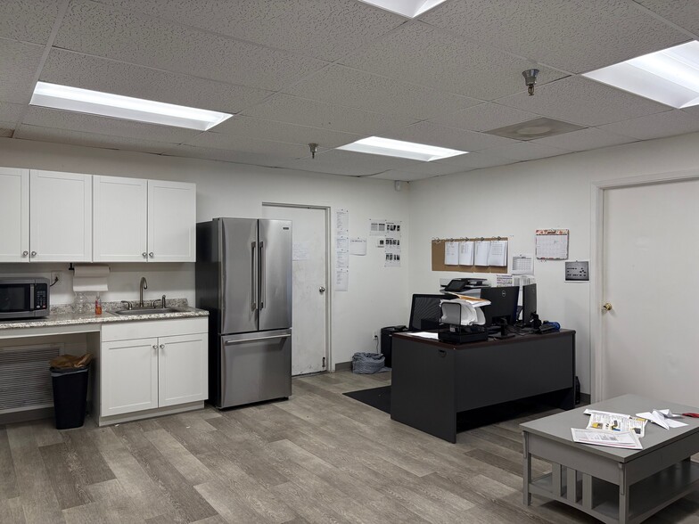 More Photos Of 1301 SW 2nd St, Pompano Beach Warehouse For Sale