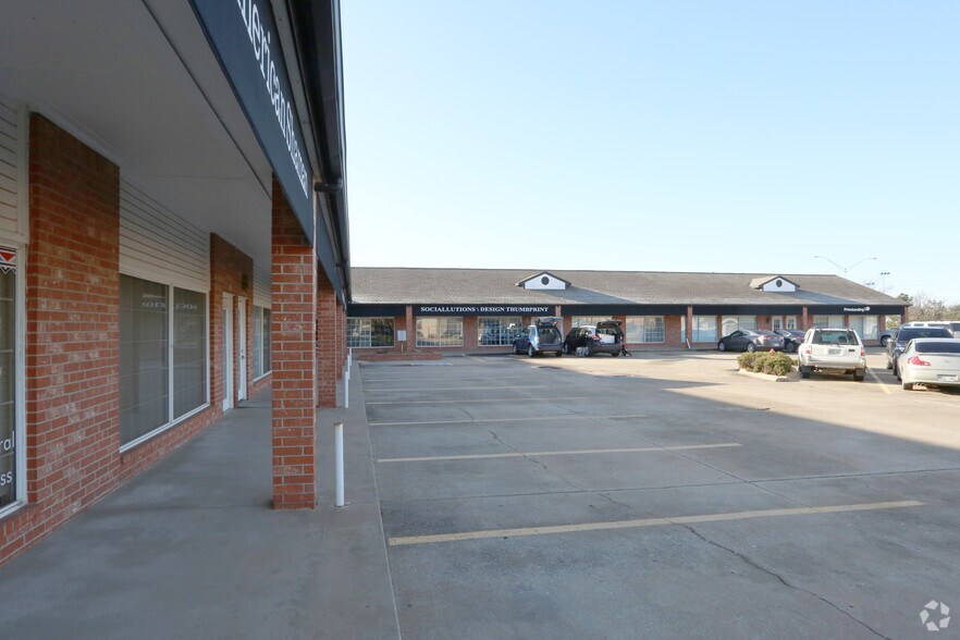 More Photos Of 2300 S Broadway, Edmond Medical For Lease