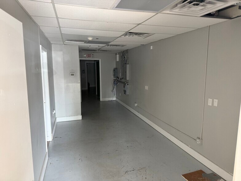 More Photos Of 2444-2512 NE 1st Blvd, Gainesville Office For Lease