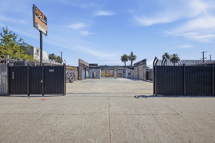 More Photos Of 818-828 E Manchester Ave, Los Angeles Warehouse For Sale