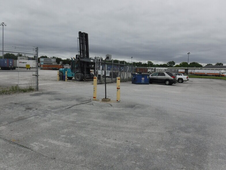 More Photos Of 10900 Memphis Ave, Brooklyn Truck Terminal For Lease
