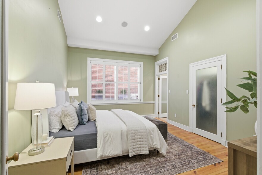 More Photos Of 121-123 E King St, Lancaster Office Residential For Sale