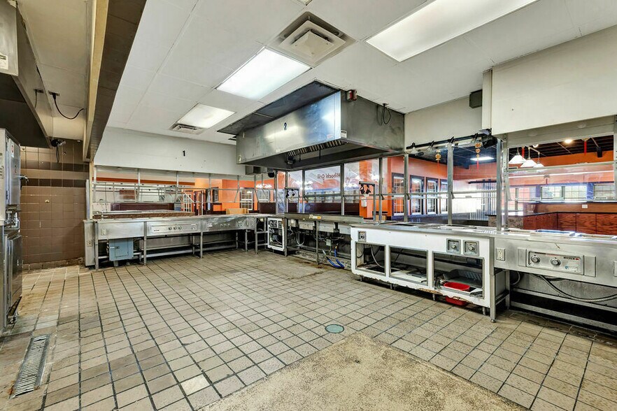 More Photos Of 12090 Mason Montgomery Rd, Cincinnati Restaurant For Sale