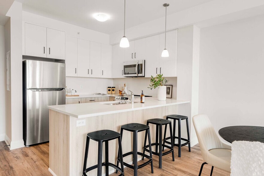 More Photos Of 600 Sunningdale Rd E, London Apartments For Lease