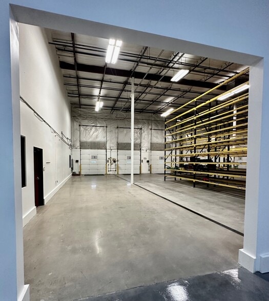 More Photos Of 2214 Braker Ln, Austin Distribution For Lease