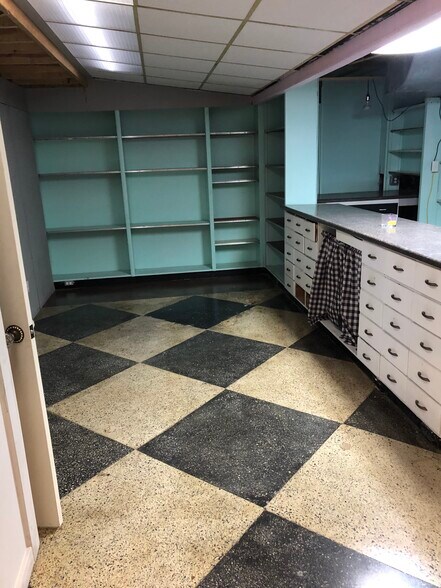 More Photos Of 109 W Monroe St, Herrin Storefront Retail Residential For Lease