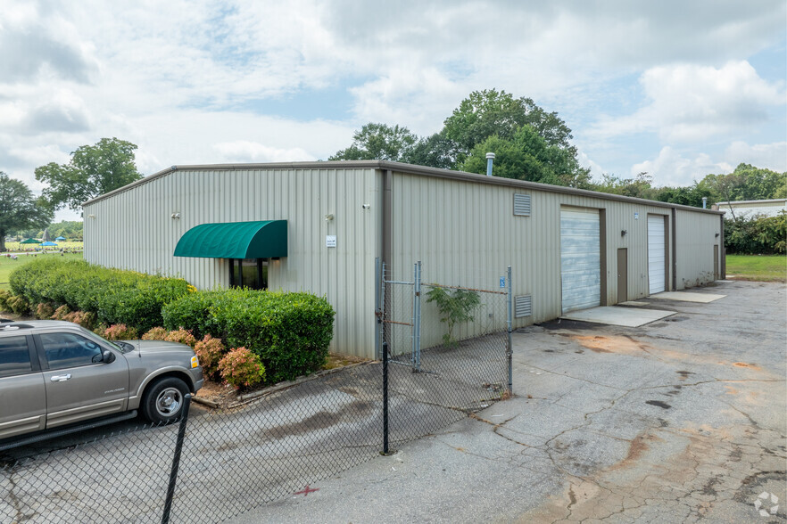 Primary Photo Of 1731 Piedmont Hwy, Piedmont Service For Lease