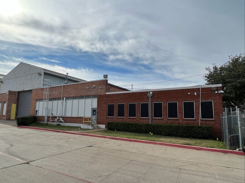 More Photos Of 3202 Manor Way, Dallas Warehouse For Lease