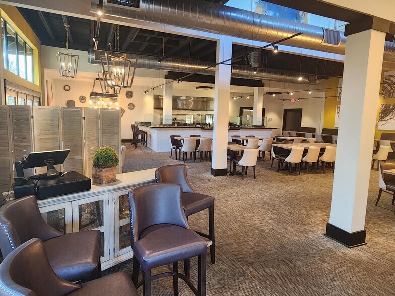 More Photos Of 250 Bordeaux Dr, Thomson General Retail For Sale