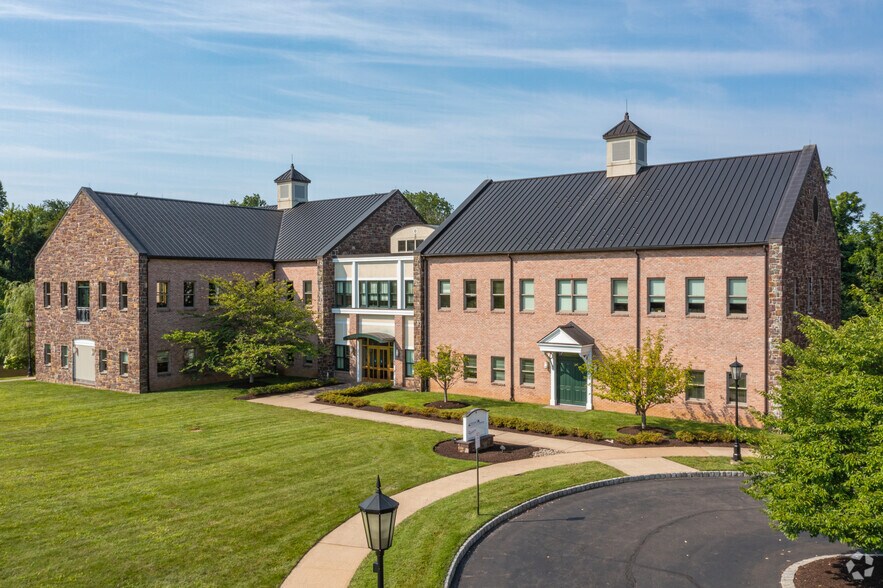 More Photos Of 1 Caufield Pl, Newtown Unknown For Lease