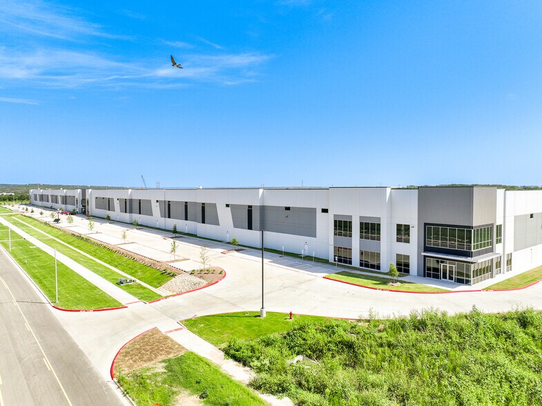 More Photos Of 435 Aiken Dr, San Marcos Distribution For Sale