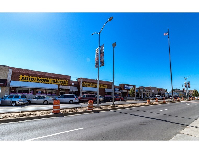 More Photos Of 220 W Jefferson Blvd, Dallas Storefront Retail Office For Lease