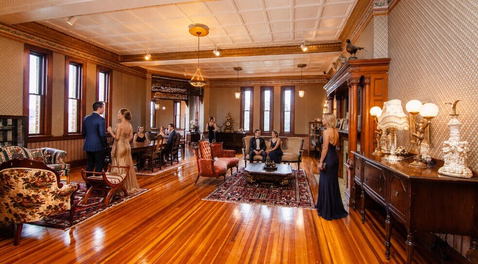More Photos Of 49 Florida Ave, Amsterdam Hotel For Sale
