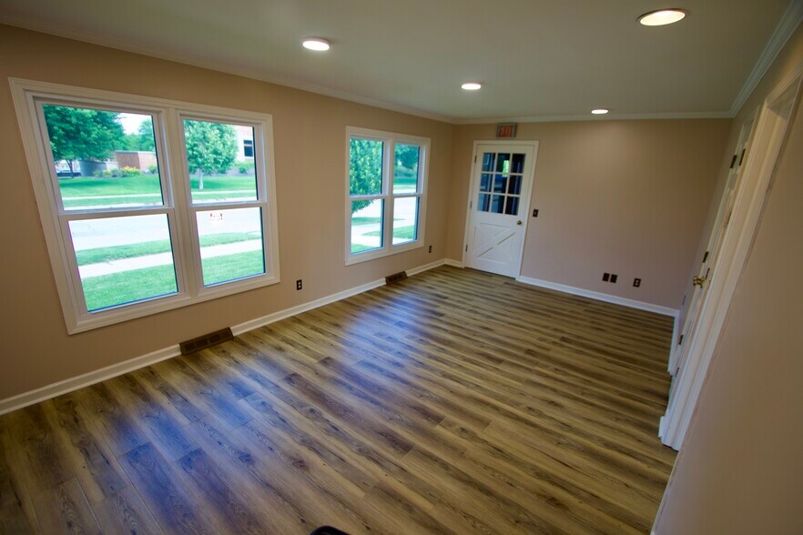 More Photos Of 123 N Jackson St, Janesville Office For Sale