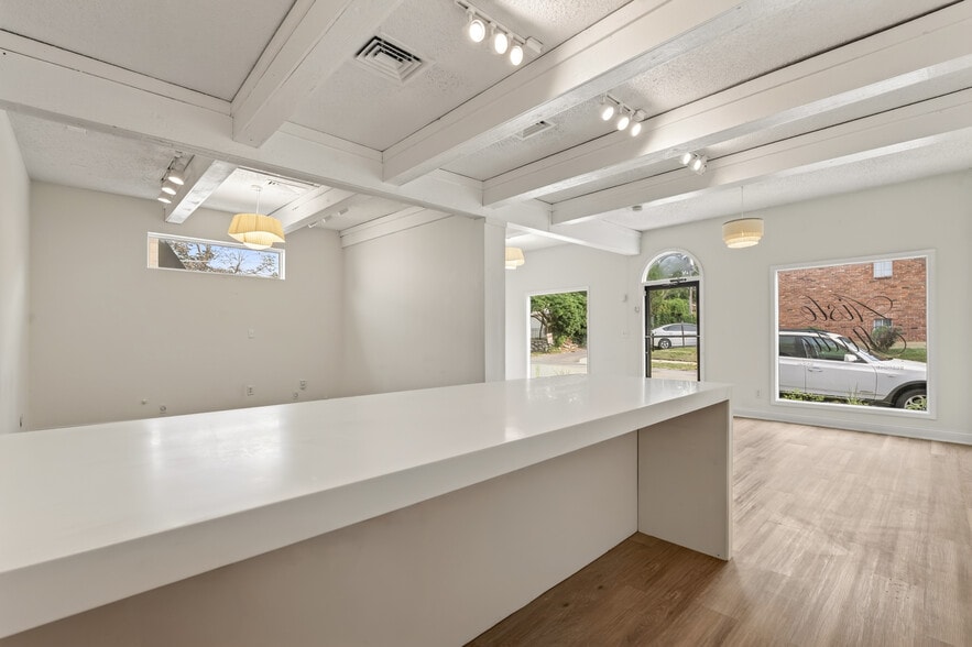 More Photos Of 1207 W 47th St, Kansas City Storefront Retail Residential For Lease
