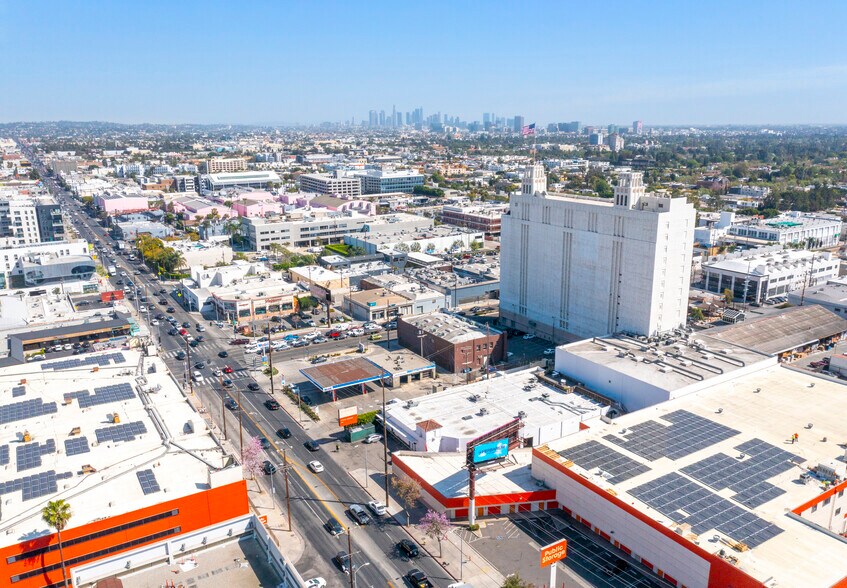 More Photos Of 6820-6830 Santa Monica Blvd, Los Angeles Storefront Retail Office For Sale