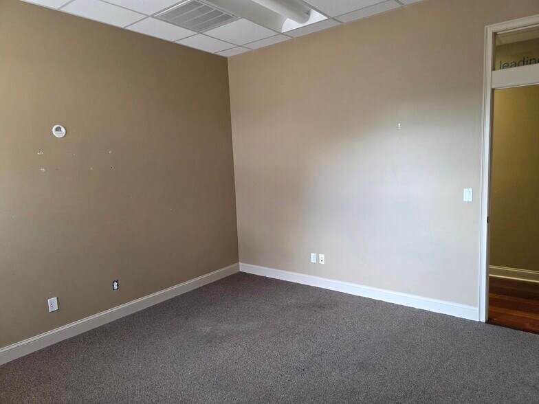 More Photos Of 2505-2511 Seven Springs Blvd, New Port Richey Office For Sale