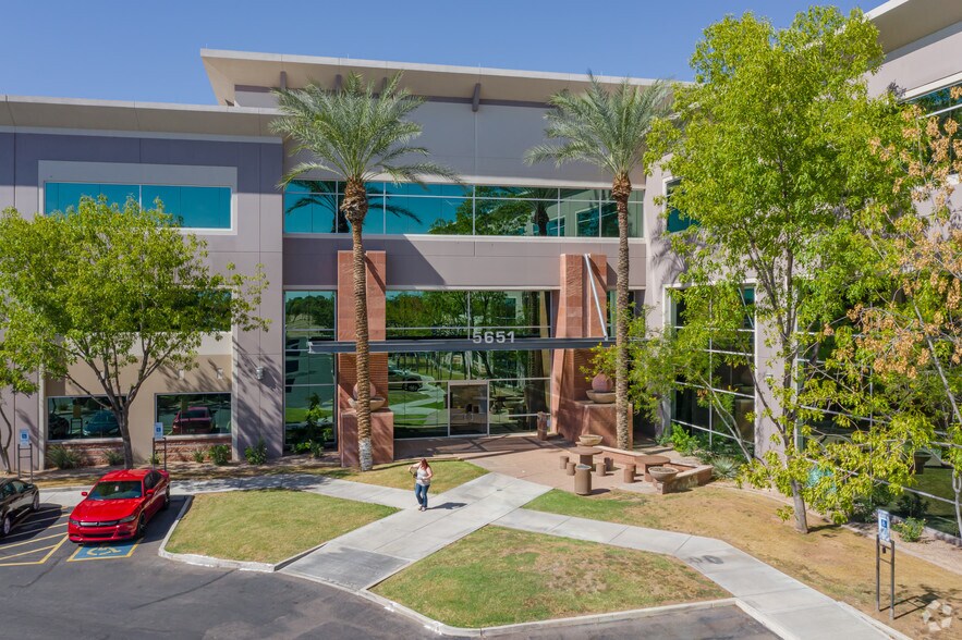 More Photos Of 5651 W Talavi Blvd, Glendale Office For Lease