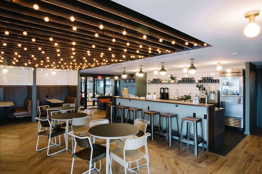 More Photos Of 429 Lenox Ave, Miami Beach Office For Lease