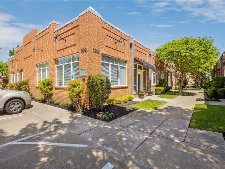 More Photos Of 502 N Carroll Ave, Southlake Unknown For Lease