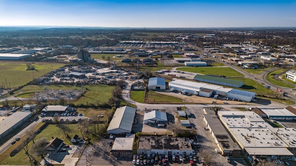 More Photos Of 2101 S ARKOLA Dr, Springdale Warehouse For Sale