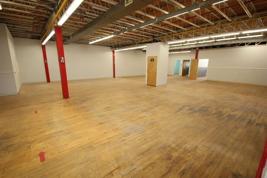 More Photos Of 35 Water St, Amesbury Research And Development For Lease