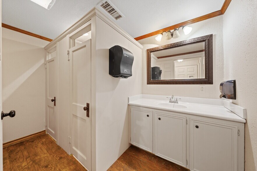 More Photos Of 6401 Rock Creek Rd, Waco Freestanding For Sale