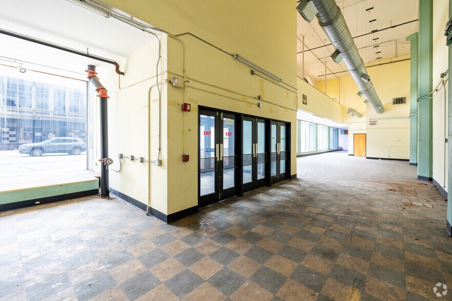 More Photos Of 513 Adams St, Toledo Apartments For Lease