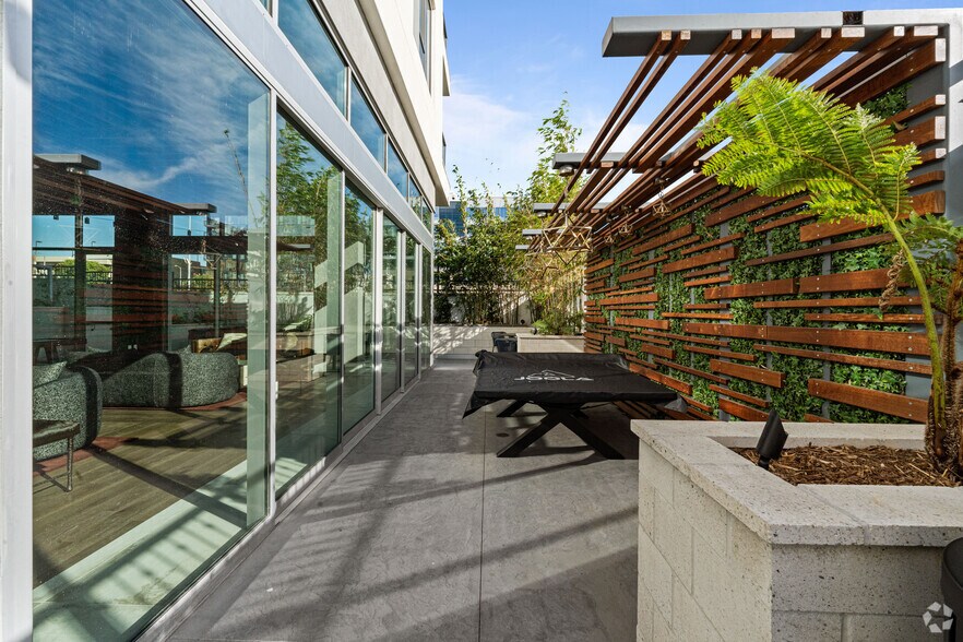 More Photos Of 6220 Selma Ave, Los Angeles Apartments For Lease