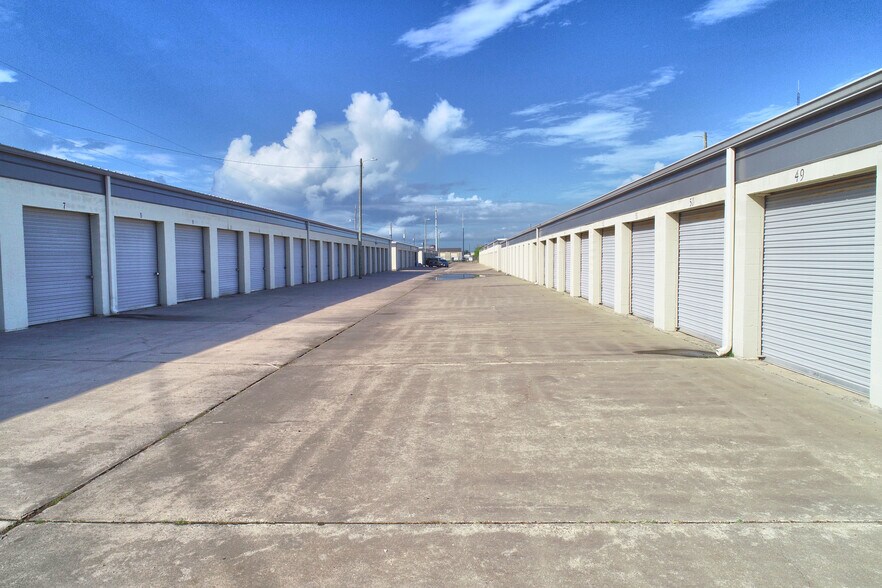 More Photos Of 5849 Holly Rd, Corpus Christi Self Storage For Sale