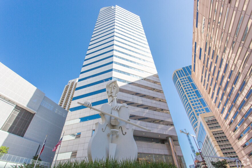 More Photos Of 440 Louisiana St, Houston Office For Lease