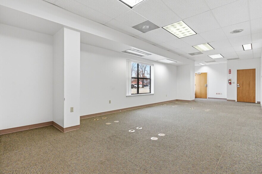 More Photos Of 718 N Martin St, East Prairie Office For Sale