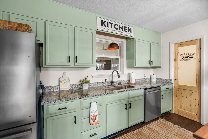 More Photos Of 695 Blue Jay Rd, Rincon General Retail For Sale