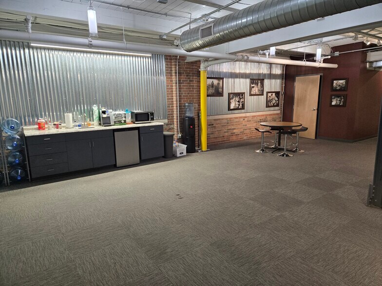 More Photos Of 2085 Humphrey St, Fort Wayne Loft Creative Space For Lease