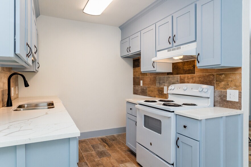 More Photos Of 811 Matchett St, Brenham Apartments For Sale